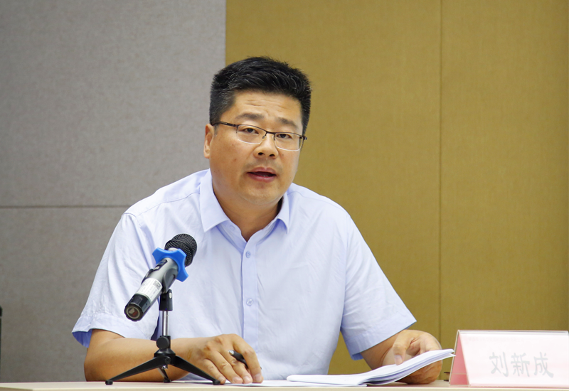 公司黨史教育宣講團(tuán)成員、副總經(jīng)理劉新成在機(jī)關(guān)第二黨支部作專題宣講2.png